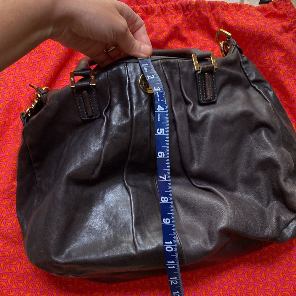 Tory Burch Verona Pleated Bag - Picture 12 of 16